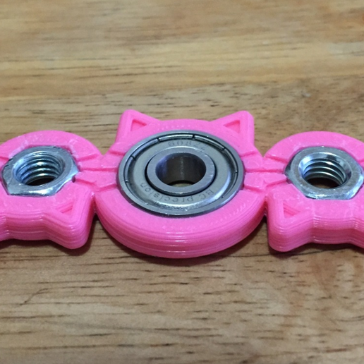 Hex nut cat spinner