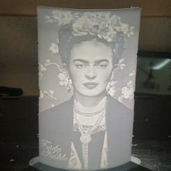 20201106_072904sm.jpg Fichier STL gratuit Frida Kahlo Lithopane・Design imprimable en 3D à télécharger