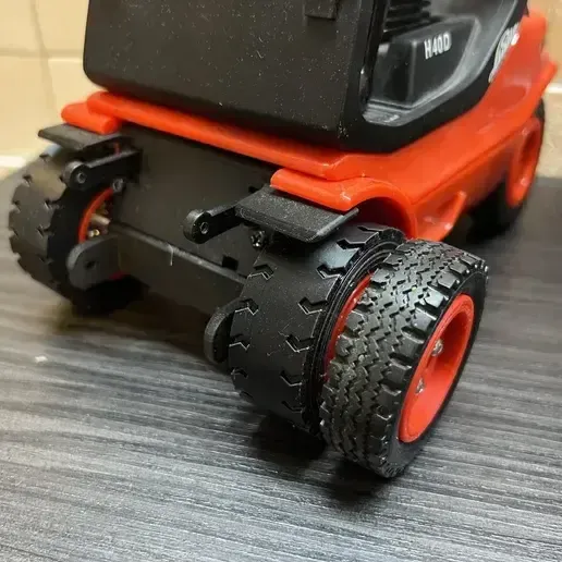 linde-carson-2.webp Linde, precision drive, RC, forklift 1:14 Tire and Rims 20mm