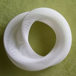 b2d0e1b4830e1d37d4fc64266a2e966a_preview_featured.jpg Бесплатный STL файл Distorted torus (hexagonal grid)・Идея 3D-печати для скачивания