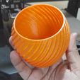 cuve-cup-1.jpg Elegant Curved Vase - 3D Printable Model