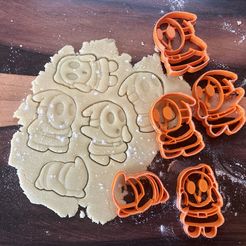 IMG_6001.jpg Some ShyGuy cookie cutters - CookieCutter