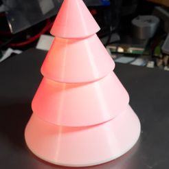 USER_SCOPED_TEMP_DATA_photo1637241918507_6867090327766012510.jpeg Fichier STL gratuit Arbre de Noël avec lampe à thé LED・Modèle à télécharger et à imprimer en 3D
