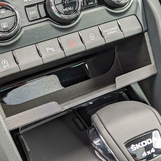 Skoda Karoq & Kodiaq center console storage compartment