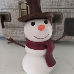 Printy!.jpg Printy the Snowman! (multi-color, assembled from one extruder)