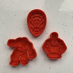 346165837_217454737742102_5737880369121700238_n.jpg Cookie cutters superman hulk spiderman batman