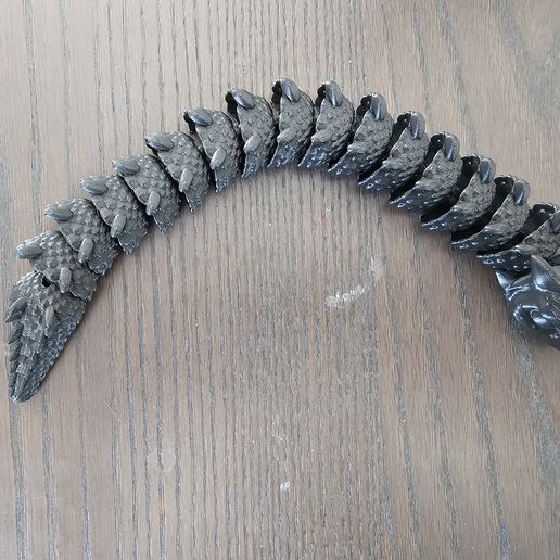 Bebé Basilisco (versão longa) - Fidget articulado Snap-Flex com impressão no local