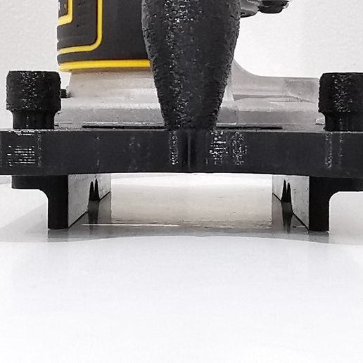 Piastra base decespugliatore quadrata estesa DeWalt per guida DCW600