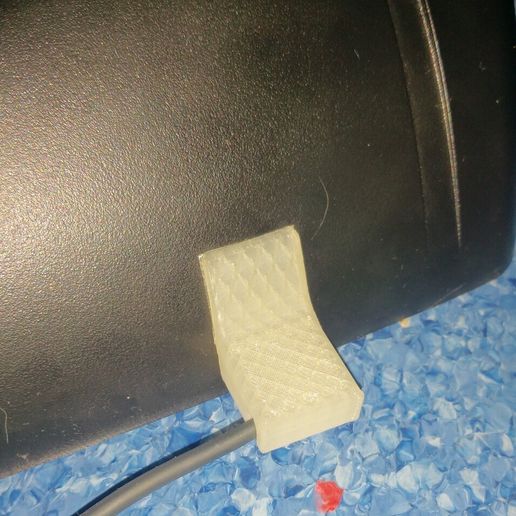 20200419_202212.jpg Guía de cables logitech G29/27