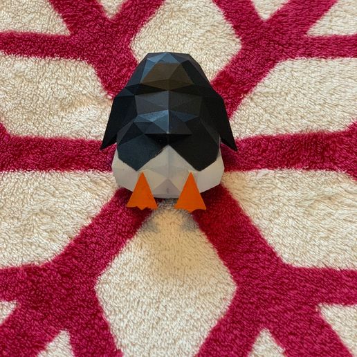 Penguin-back.jpg Pengiun sliding low poly