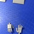 IMG_5122.jpg open hands for 1/144 scale gundam and model kids