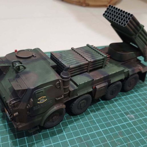 512665495_10235453212304798_5460351893167357034_n.jpg Lançador múltiplo de foguetes RM-70 checo