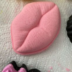 8ZiLGNP85zw.jpg STL file Bath Bomb Lips・3D printable design to download