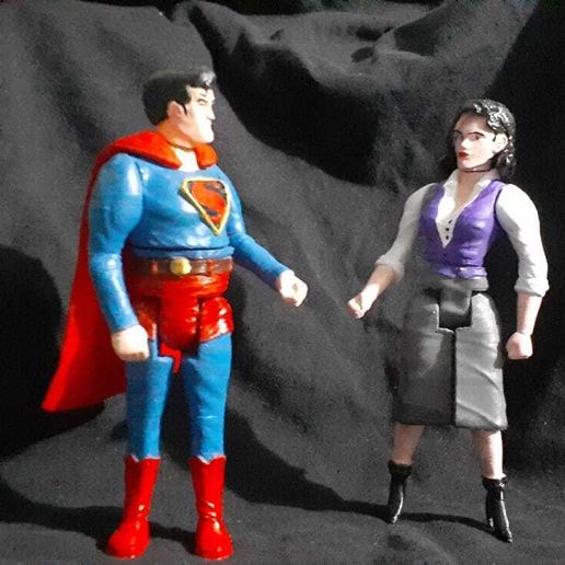 WhatsApp-Image-2025-05-30-at-10.56.50-PM.jpeg ФИГУРКА ЖУРНАЛИСТКИ ЛОИС ЛЕЙН