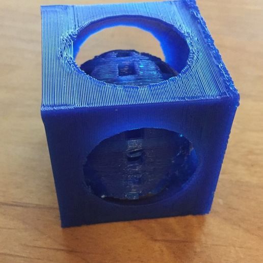 Capture d’écran 2017-05-09 à 17.43.15.png Presente: bola móvel num cubo feito com tinkercad com tutorial