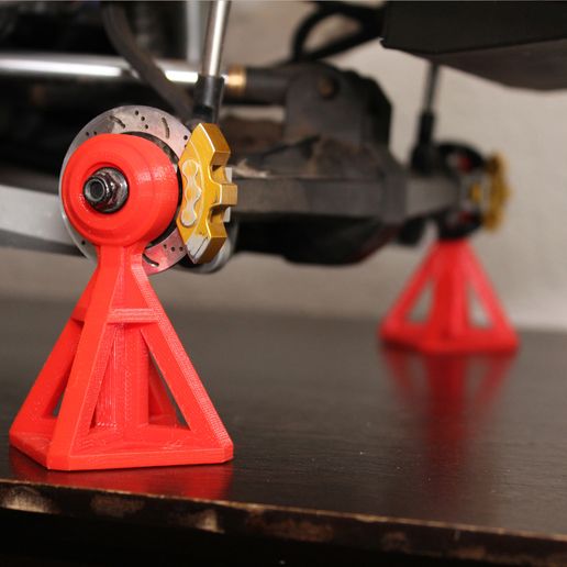 IMG_0098.JPG Traxxas UDR Hub Jack Stand