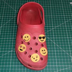 Emoji.jpg Crocs jibbitz Emoji, Emoticons, charms, pins