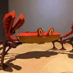 Crab_Cults_Title_03.jpg Steampunk-Krabbe mit optionaler Stifthalter-Kralle