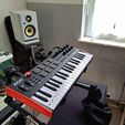 1.jpg Keyboard stand: Stand for dual synthesizers, master keyboards or other keyboards.