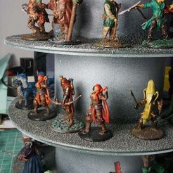 DSC00016.JPG Présentoir rotatif pour les Donjons et Dragons miniatures à partir de bobines de filaments