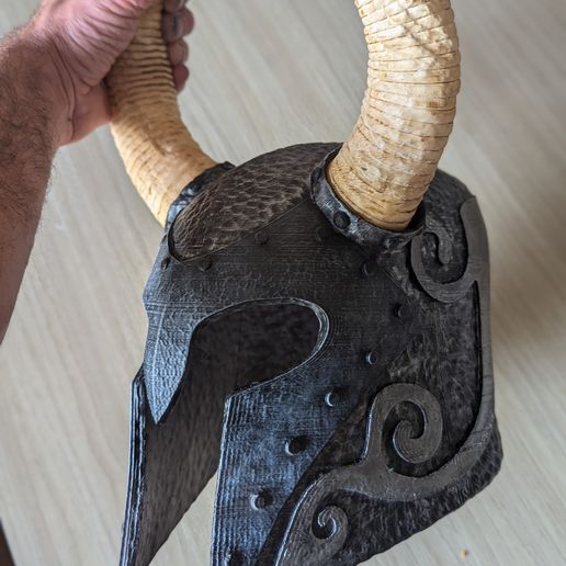 PXL_20240730_180619469.PORTRAIT.jpg casque skyrim de YNGOL 1:1