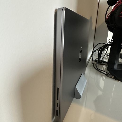 IMG_3224.jpeg Minimalist vertical laptop stand - space saving