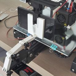 20210904_115103.jpg cell phone holder with adjustable arm for ender 3