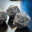IMG_20210801_153741.jpg STL file Laced D20 dice - Presupported・3D printable model to download