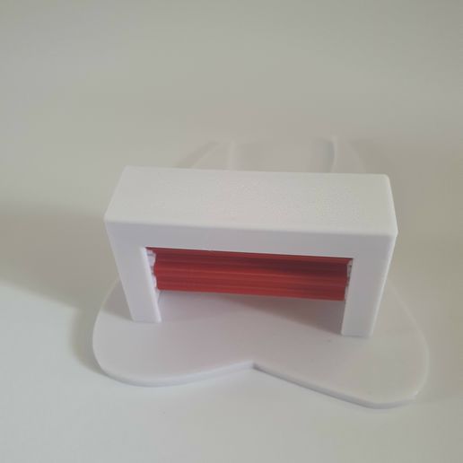 20230813_170745.jpg Toothpaste roller