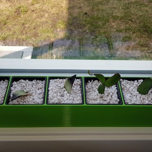 b88dc0eba8ca83a586b7677821e41a9b_display_large.jpg Self-Watering planter (1-5 in 1)
