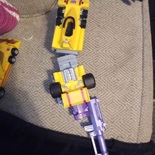 dragstrip.jpg Transformers Legacy Dragstrip arm mode