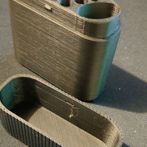 IMG20240423182553.jpg Cigarette box with lighter compartment