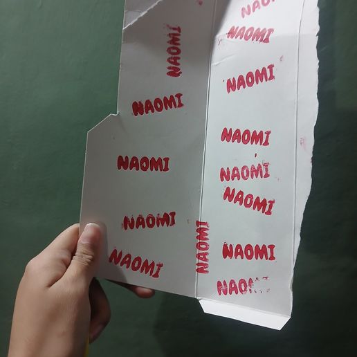 Sello para acrilico con el nombre Naomi