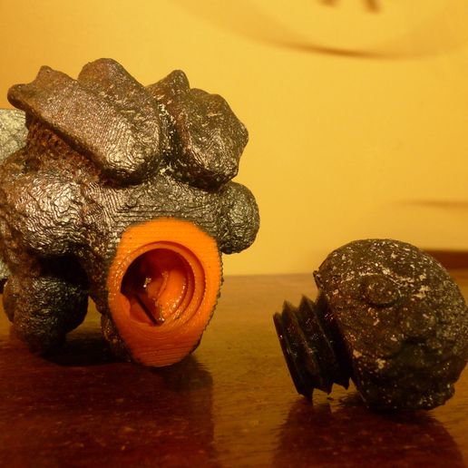 P1030450.JPG Cthulhu Statuette remix (separate parts + hidden compartment)