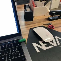 Mac_book_pro_touch_bar.jpg Fichier STL gratuit Support MacBook Pro・Plan imprimable en 3D à télécharger