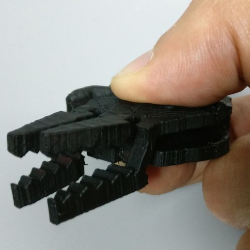 photos 3.jpg Millenium Falcon Clip