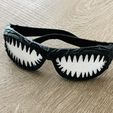 venomized-glasses-3d-printing-3dprint-venom-marvel-cosplay-fashion-sunglasses-fanart-accessories-nus.jpg Occhiali Venom - Accessori per cosplay in stile Venom della Marvel realizzati con stampa 3D