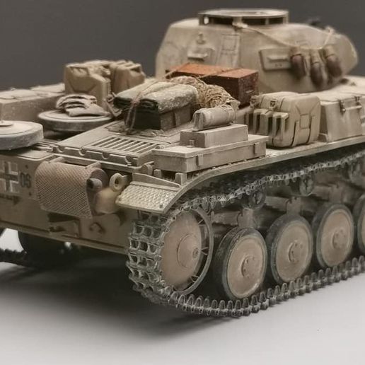 pzkpfwII-rear-quarter.jpg Download STL file Tamiya Panzer Kampfwagen II Ausf F track upgrade • 3D printing design, ppcsurfr