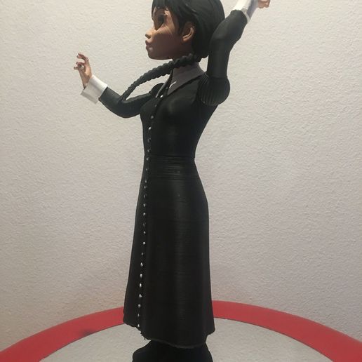 IMG_3976.jpeg 哥特式女孩--可摆造型