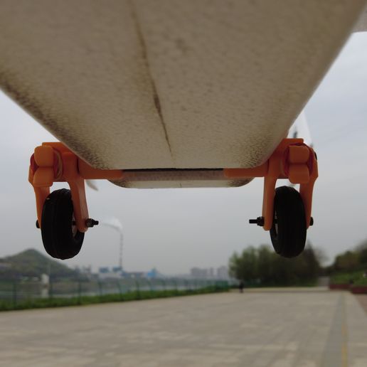 DJI_0017.jpg Train d'atterrissage dirigeable pour avions RC