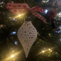 IMG_8432.jpg Voronoi christmas ornament teardrop