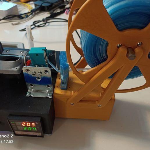PETmachine, make Your own filament from plastic bottles at home!