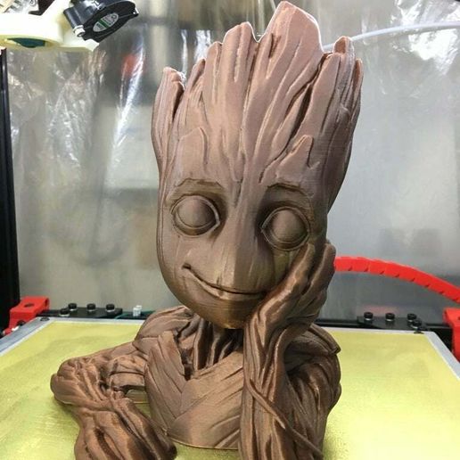 Groot Planter (Less supports, cleaner print, drain hole) 3D model
