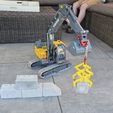 20250511_131626.jpg Stone concrete clamp tong gripper 1/14 RC construction  lego concrete block Double E EC160E excavator