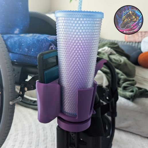 462534401_8085966831508094_4956999761572211134_n.jpg Taza para silla de ruedas + soporte para teléfono