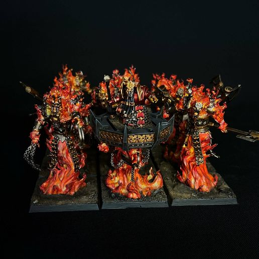 423766269_344445341913653_6950794590041929957_n.jpg Evil Dwarf Fellsmith on Palanquin 28mm