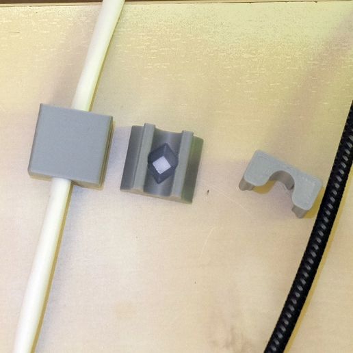 passe-cable-tamtam3d-vue-dessus.jpg Cable Gland for Desktop Sit-Up