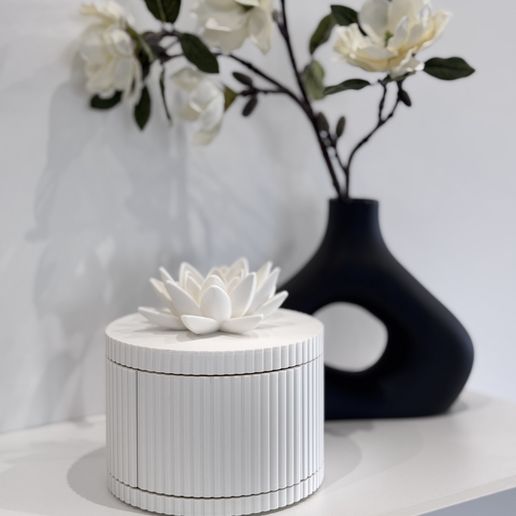 Mechanical Lily Box — 4 Compartments for Keys or Jewelry