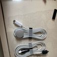 WhatsApp-Image-2024-07-16-at-11.25.25.jpeg Einstellbarer Kabelhalter für alle Kabel