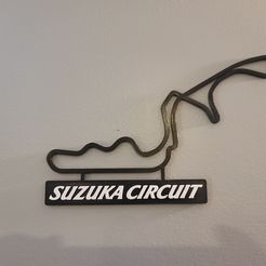20220115_214303.jpg Carte de la piste de Suzuka avec plaque d'identification Art mural